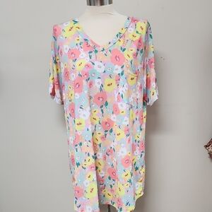 New Heimish Floral Vneck Top